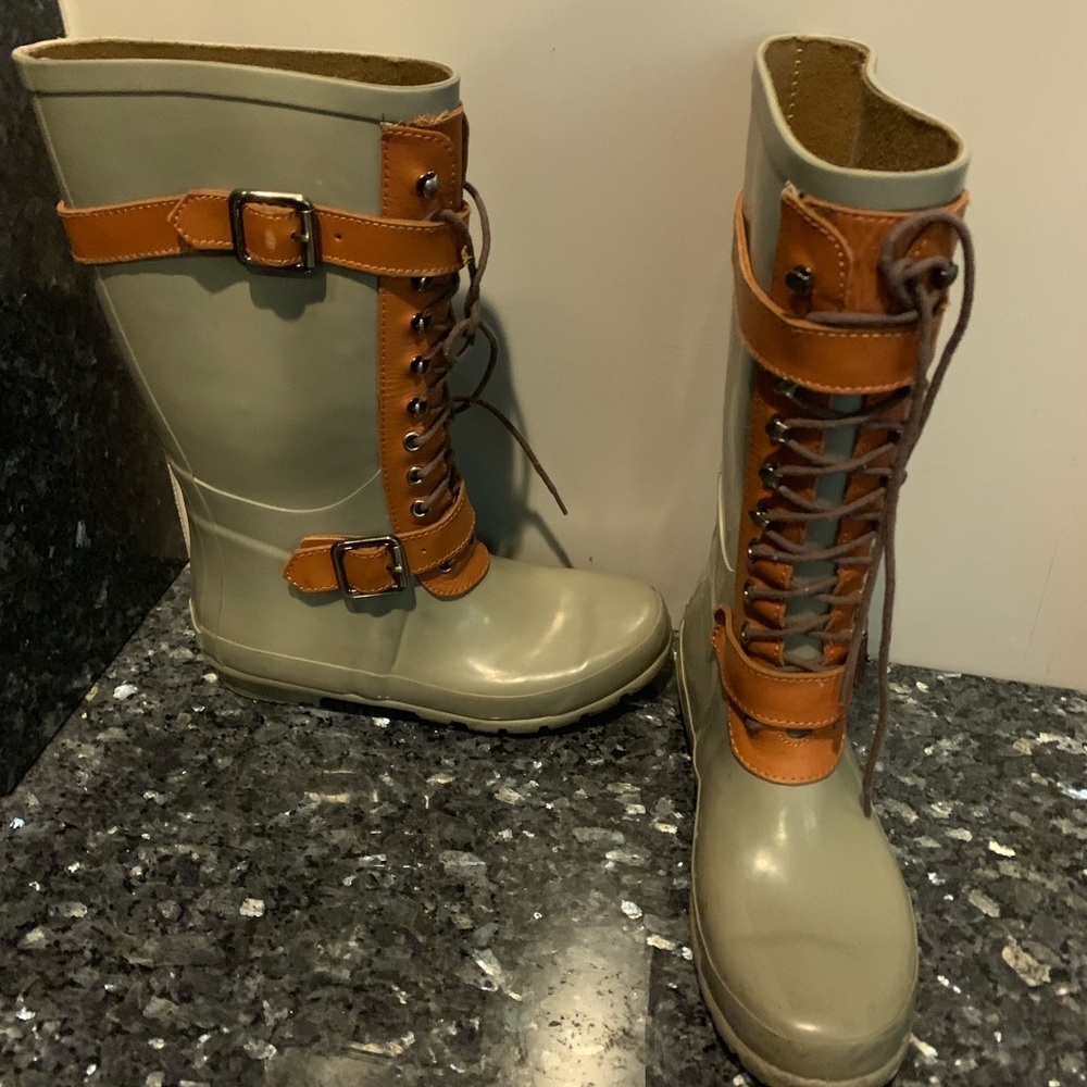 BCBG Boots